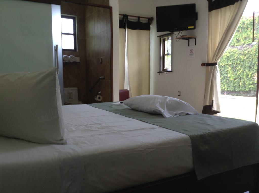 Villas De Brisas Cuernavaca Bagian luar foto